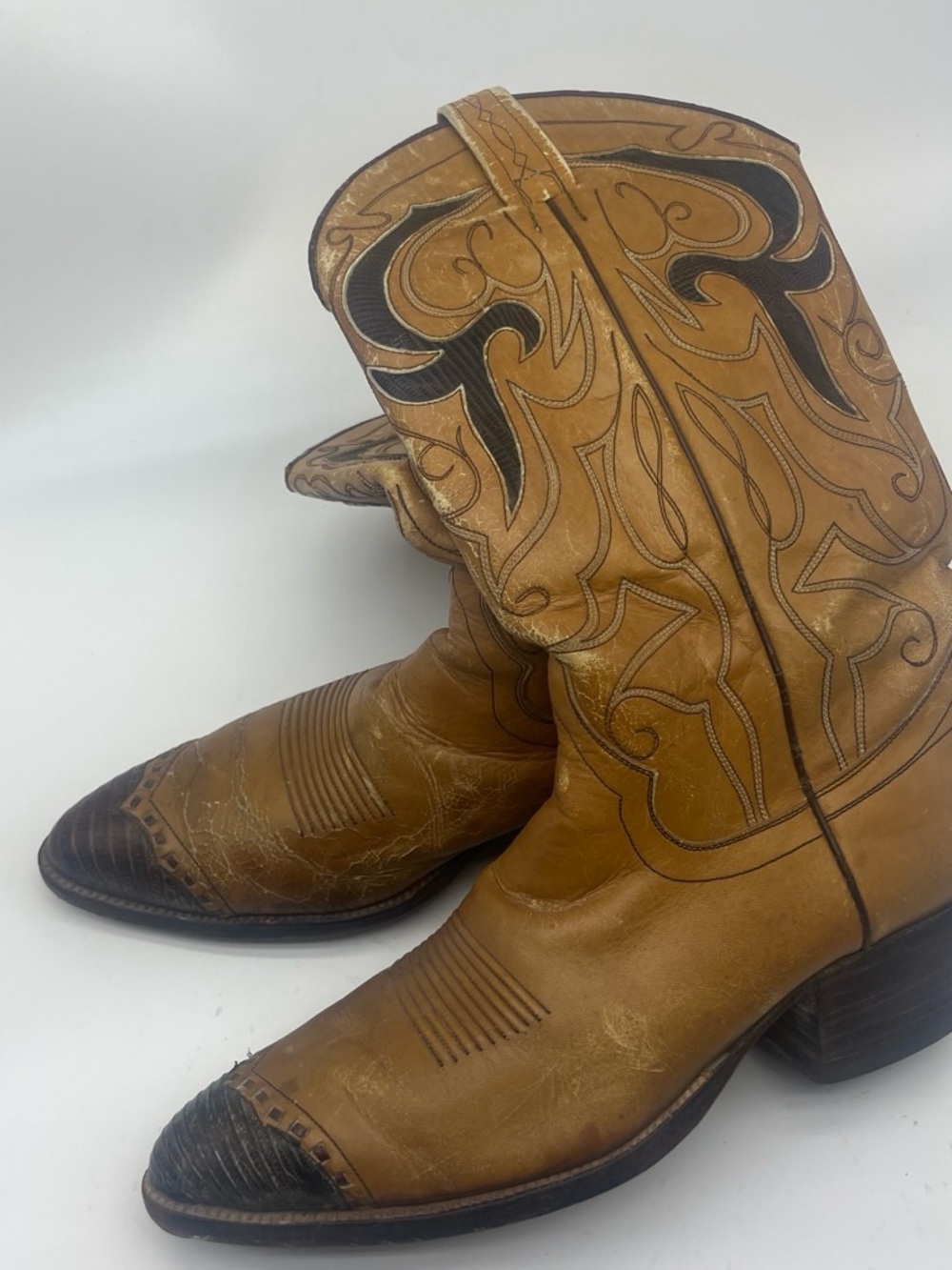 Men's Tan Western Cowboy Boots - Stylish Embroidered Leather